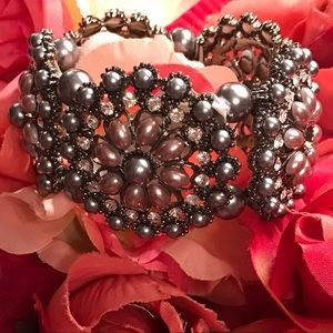 Silver bracelet with gray stones and blush pearls